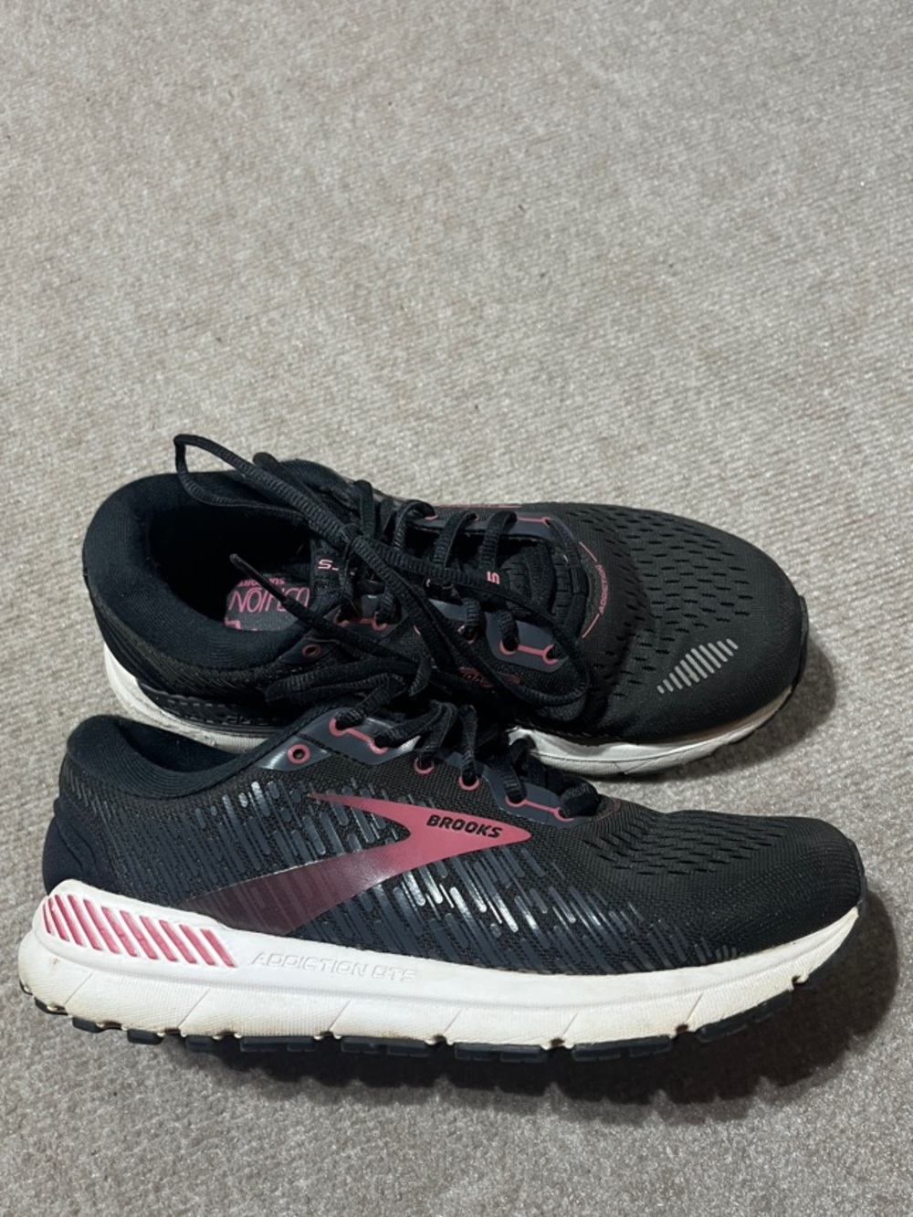 Brooks Black with Pink Accent Running Sneakers 9.5